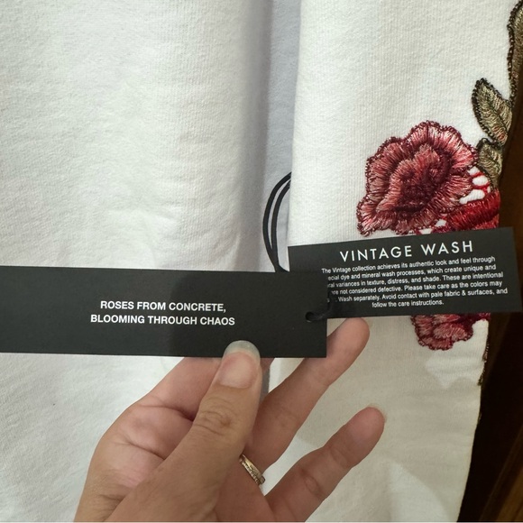 Civil Regime - Red Rose NWT! White Sweatshirt with Floral Embroidery Medium - Picture 4 of 8